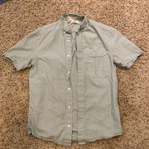 H&M t-shirt button up